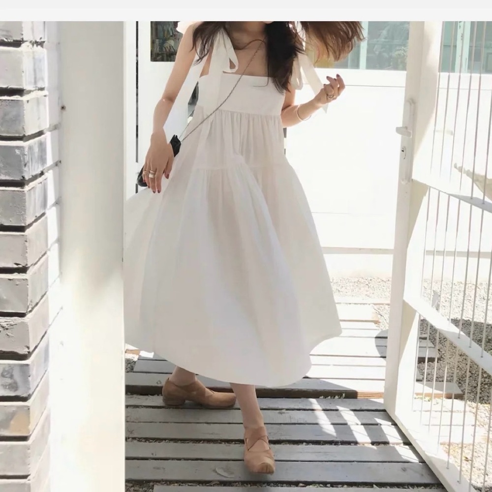 Women’s bow tie shoulder white dress